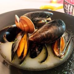 Le Coquin Bar Bistro User Photo