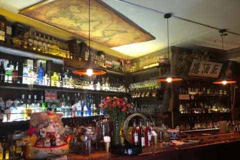 RE-IN LOUNGE