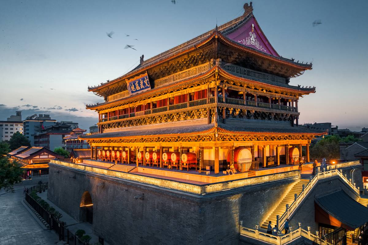 7. Visit Xi'an's Drum Tower: Relive the Echoes of History