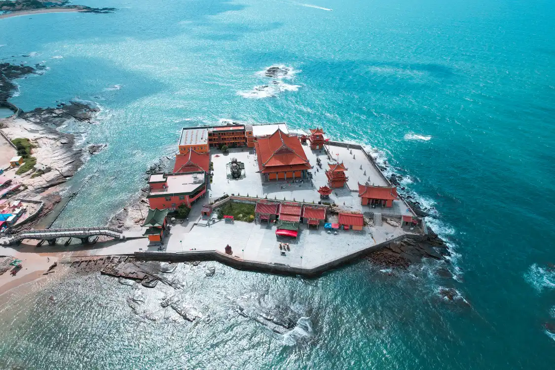 Hotels near Luojia Temple