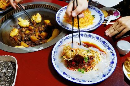 冬日凯阳柴火铁锅炖(北大湖店)