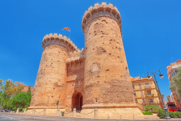 Basilica de la Virgen de los Desamparados โรงแรมใกล้เคียง