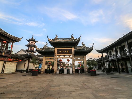 the Old Decorated Archway and Quanfu Tower