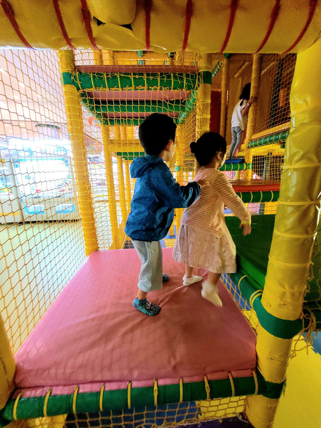 「室內AIA」，歎住冷氣玩，唔使身水身汗。細佬在呢度玩一天嘅！