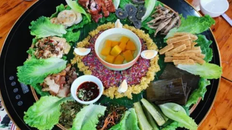 布依六月六餐馆 in Xingyi