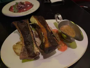 Les Bubbles Steakhouse