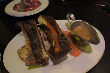 Les Bubbles Steakhouse