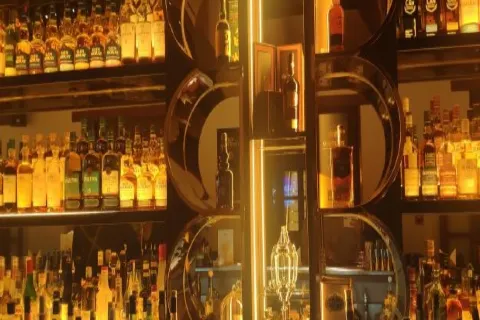 LEGACY COCKTAIL BAR