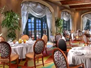 Top 11 Restaurants for Views & Experiences in Las Vegas