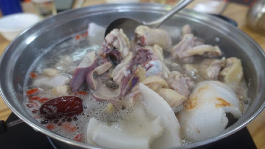 符记正宗文昌鸡老店·后院自养农家鸡