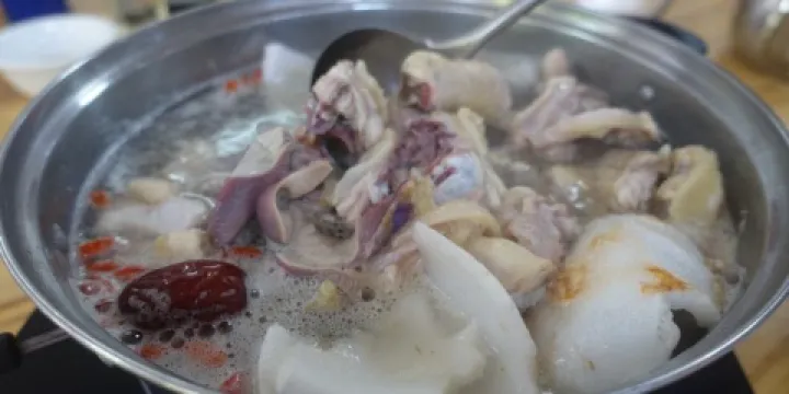 符記正宗文昌雞老店·後院自養農家雞