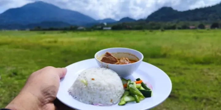 Nasi Dagang Pak Malau