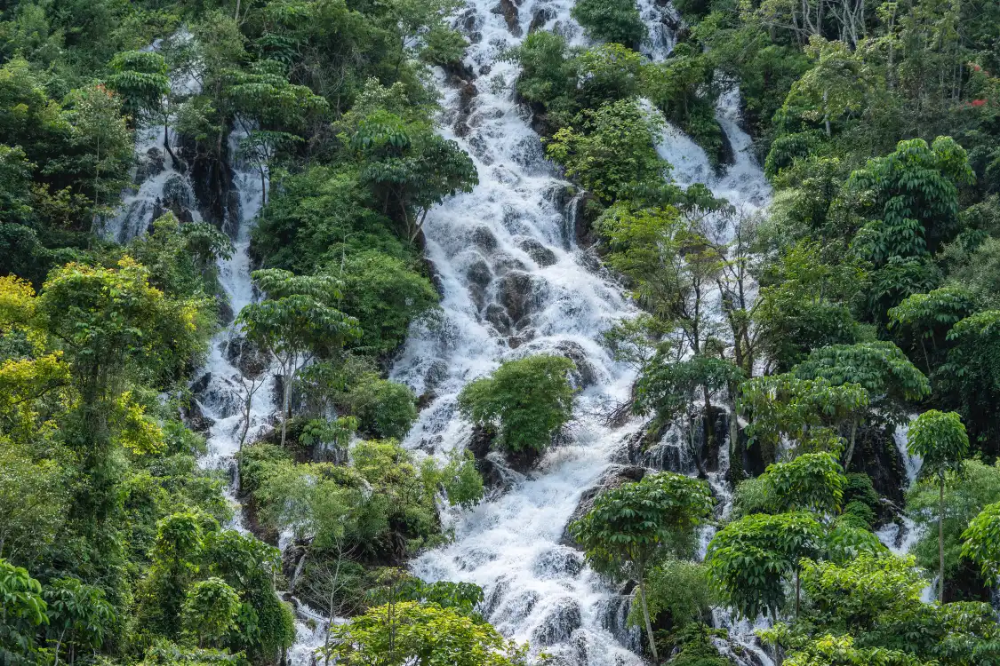 소칠공 관광지 - 취곡 폭포 주변 호텔