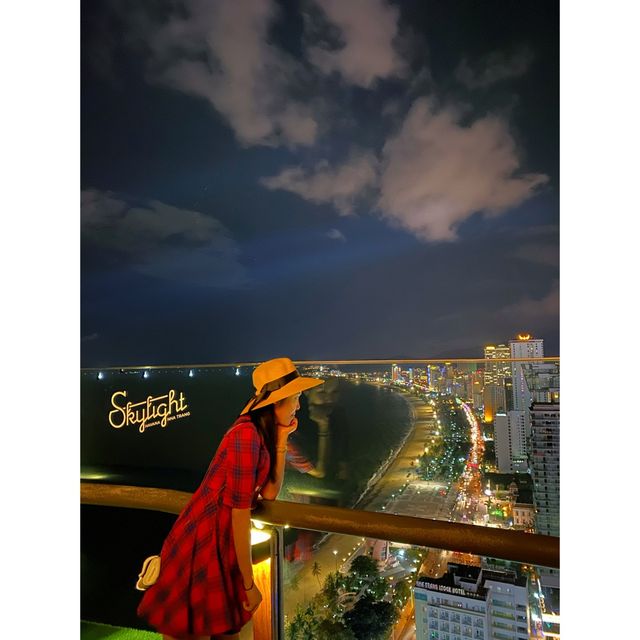 芽莊最美看夜景的地方！在Havana Hotel顶层Skylight天空酒吧
