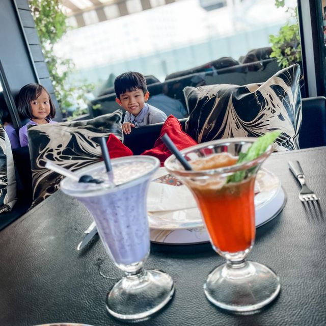 飽覽維港景色 頂樓高級親子下午茶