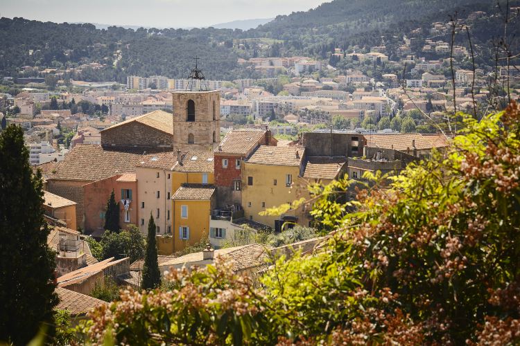 Compare 5 airports near Hyeres
