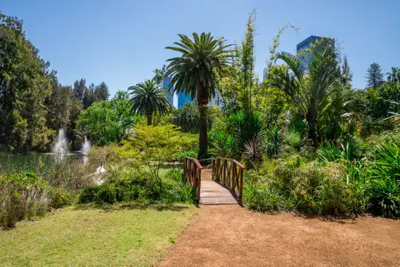 Hotels near Jinniuling Park