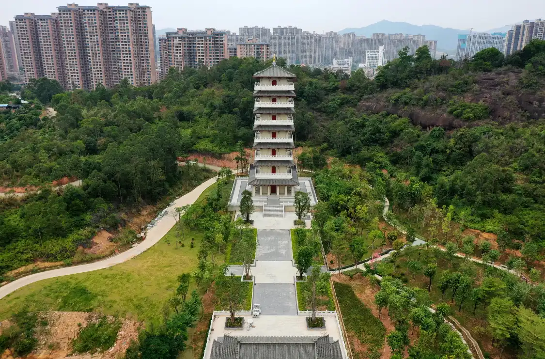 Hotels near Hutou Mountain