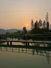 Luohu Lake