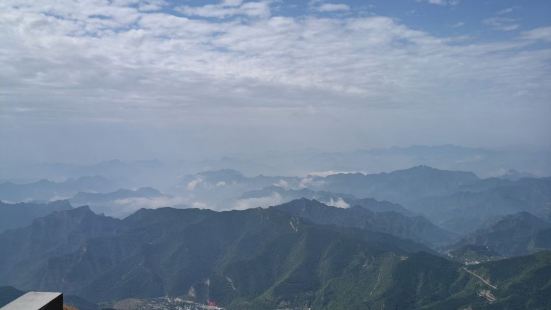 霧靈山為國家級自然保護區，森林覆蓋率高達93%，主峰海拔21