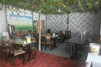 乔尔玛儿子娃娃特色蘑菇饭庄