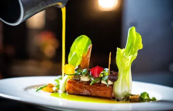 5 Bar & Restaurant (Erdgeschoss)