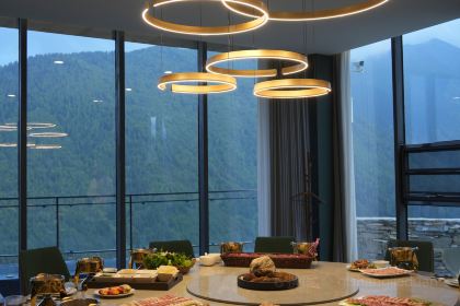 四姑娘山·天空之城悬崖酒店·悬崖餐厅