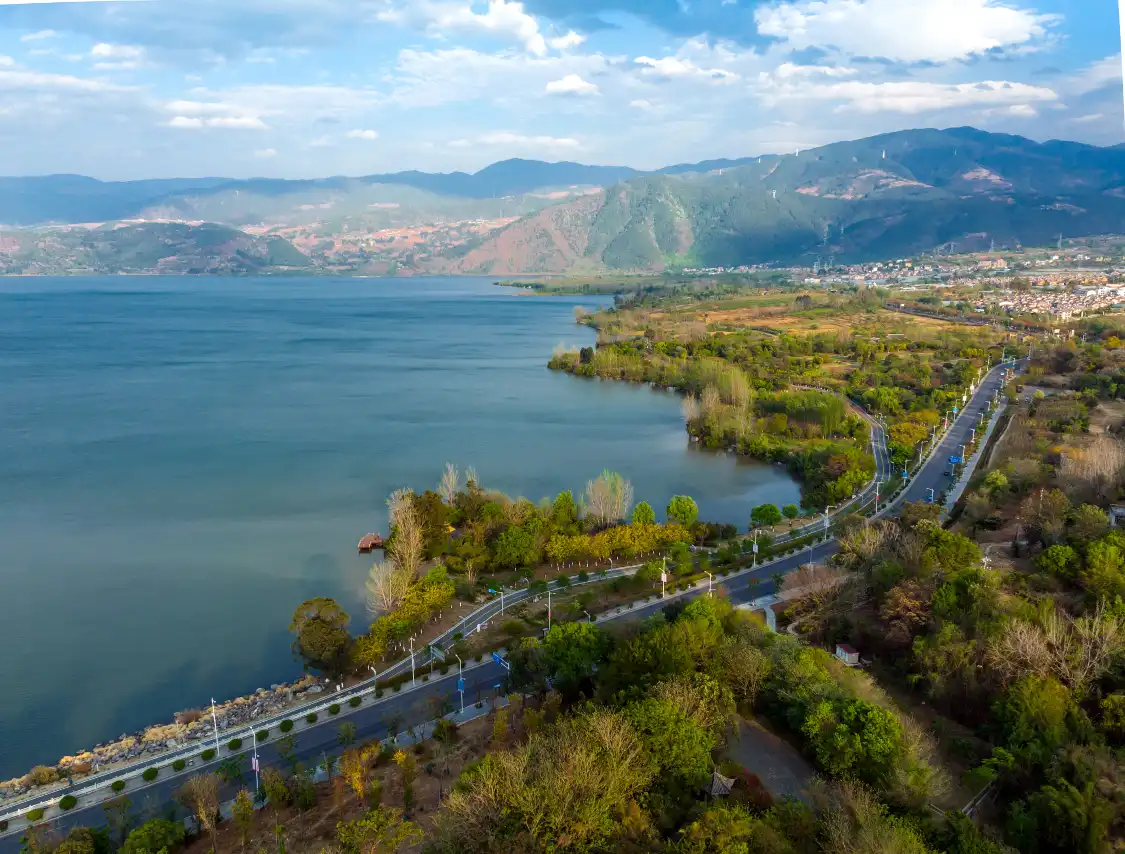 Các khách sạn gần Qionghai Lake
