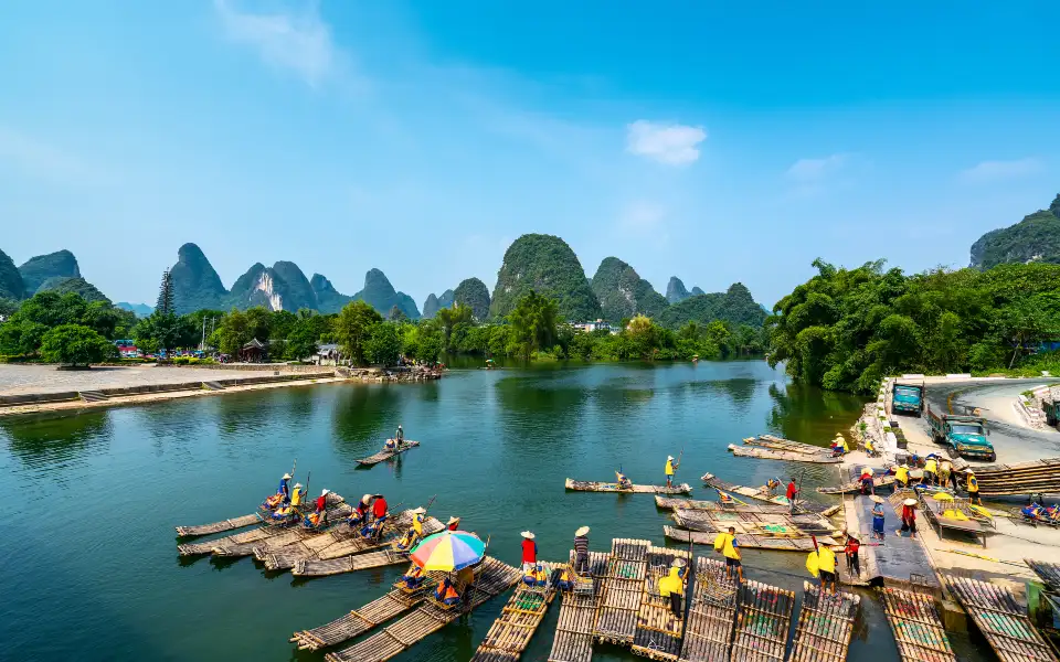 4_Bamboo rafting on the Li River in Xingping