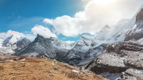 貢嘎雪山觀景台