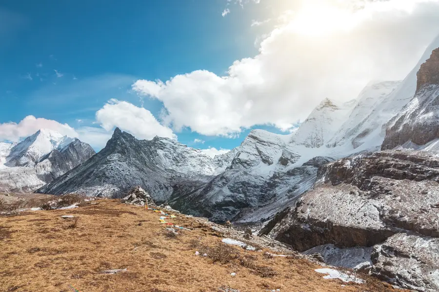 貢嘎雪山觀景台