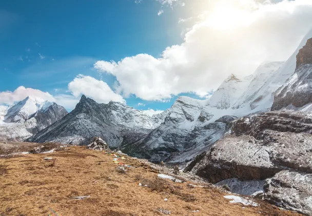 Flug Kangding Lhasa