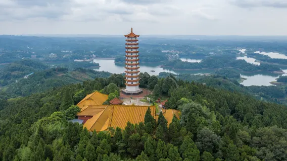 玩水避暑
