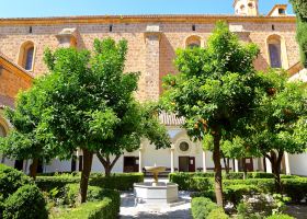 Hotel berhampiran Granada Cemetery Walls Memorial