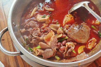 Hong yan qing zhen can guan