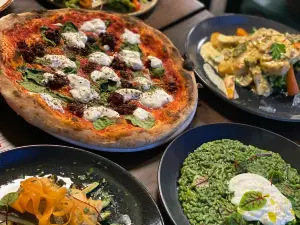 Tomo Pizzeria