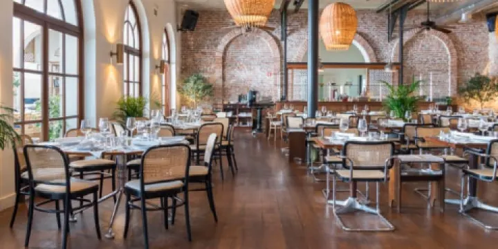 FLOW restaurant & bar