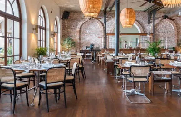 FLOW restaurant & bar