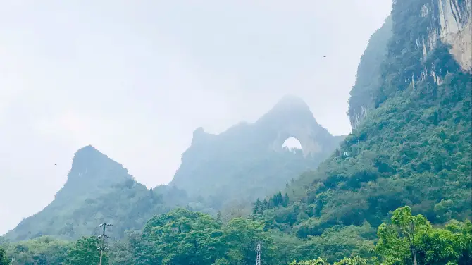 月亮山