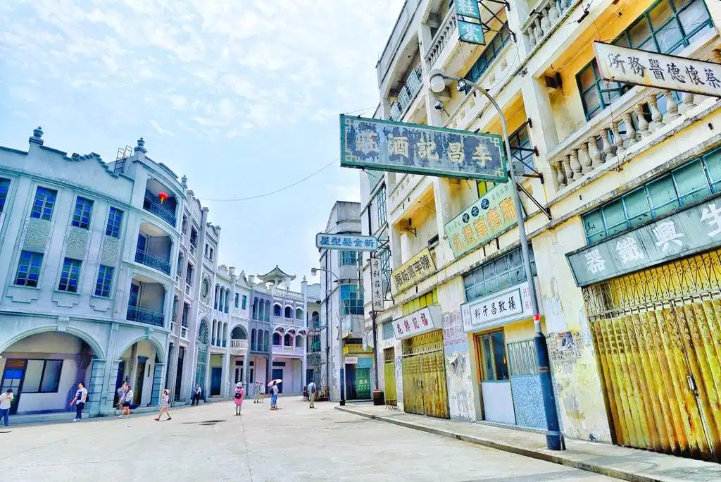 Hotels near National Arts Studios