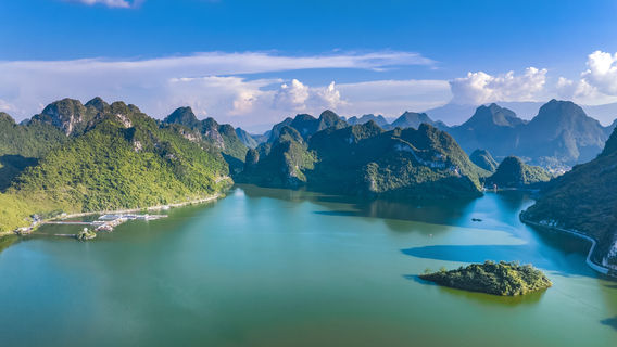 Dalong Lake Scenic Area