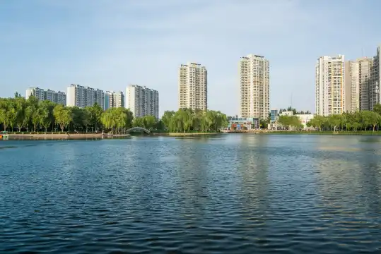 鄰近天鵝河景區的酒店