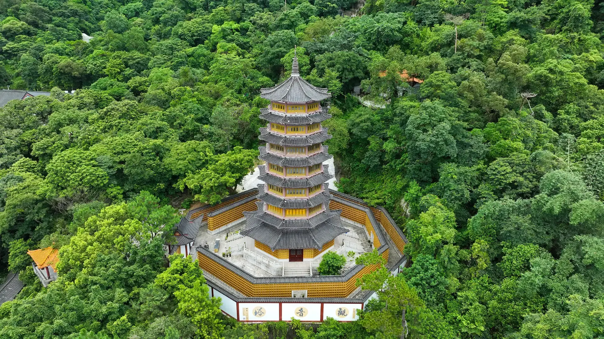 Hotels near Guifeng National Forest Park