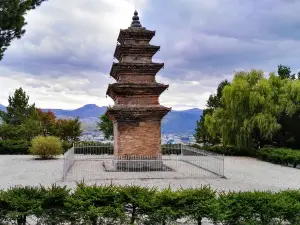 霊光塔