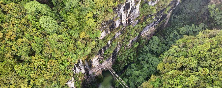 Hou'er Tiankeng Scenic Resort