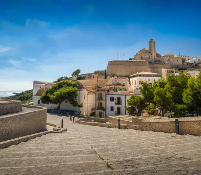 Hotels near Faro de Portopi