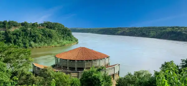 Hotels near Tancredo Neves Bridge