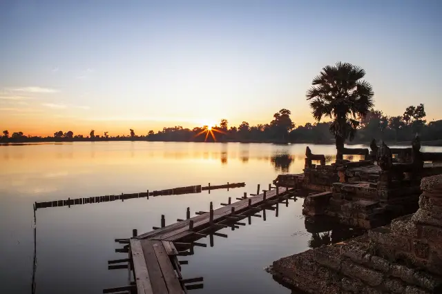 Sunrise Sightseeing in Siem Reap