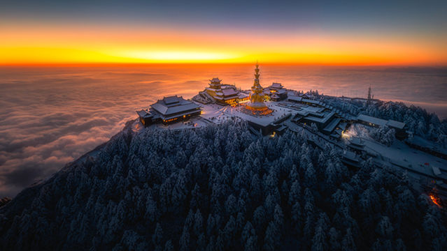 Sunrise Sightseeing in Leshan