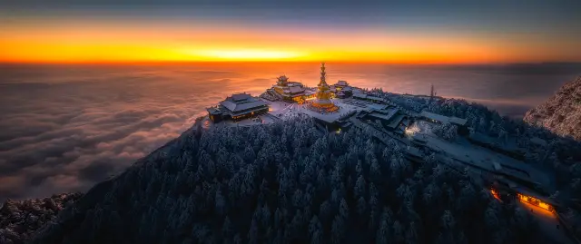 Sunrise Sightseeing in Leshan